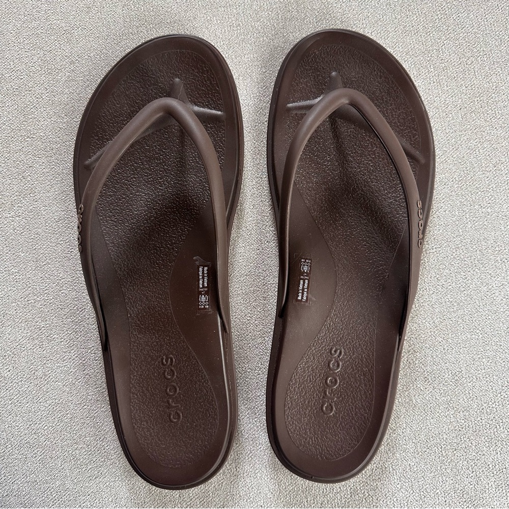 Crocs Women’s Miami Round Toe Sandals.  Coffee. Size 7.